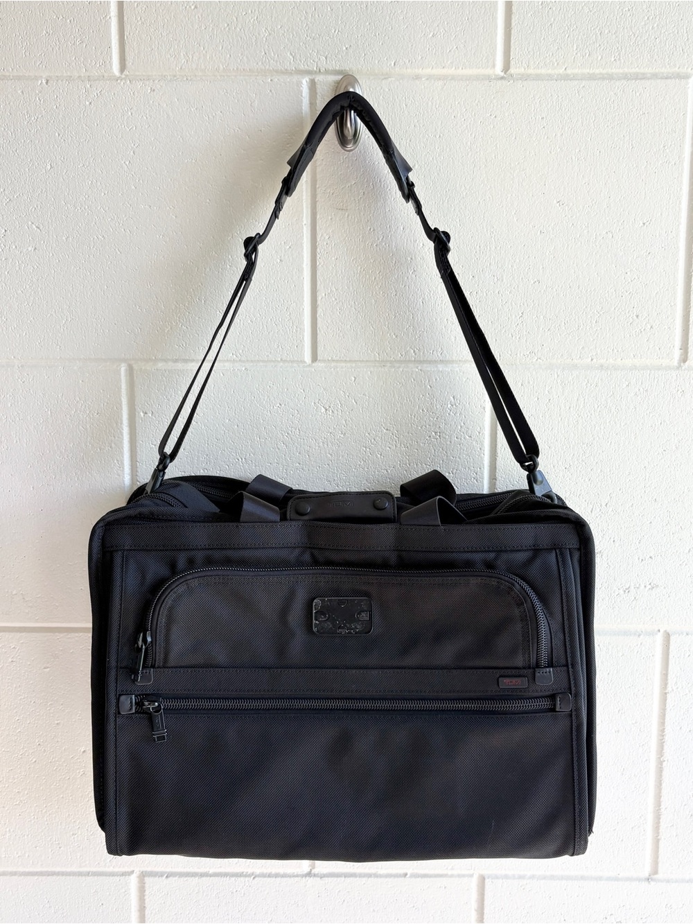 Tumi Alpha Black Nylon Carry-on Expandable Luggage/Laptop Shoulder Bag 22121DH